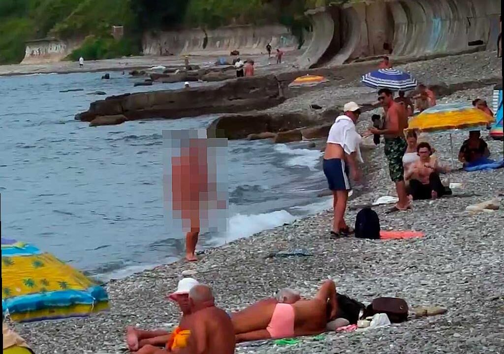 Голый турист пойман на пляже в Сочи