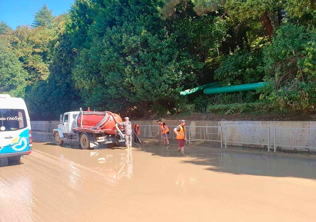Часть федеральной трассы в Сочи затопили грунтовые воды