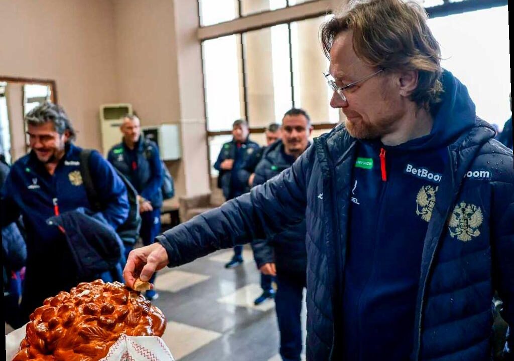 Футбольные сборные России и Перу прибыли в Сочи для товарищеского матча