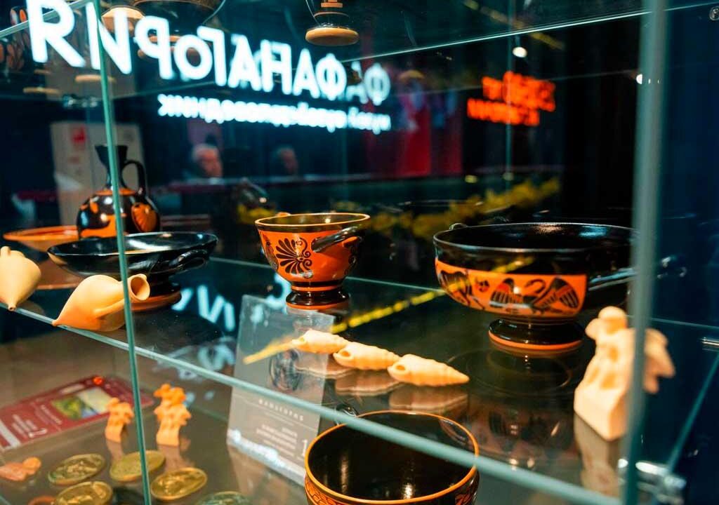 Уникальная выставка об античных праздниках в Сириусе