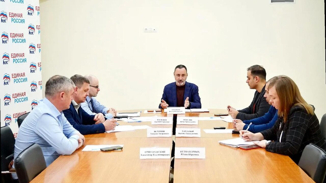 «Виктор Тепляков обсудил оползень на ул. Подгорная в Сочи»